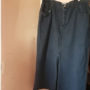 PLUS SIZE 24 SKIRT